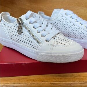 GUESS Women's Star White Leather Sneakers
